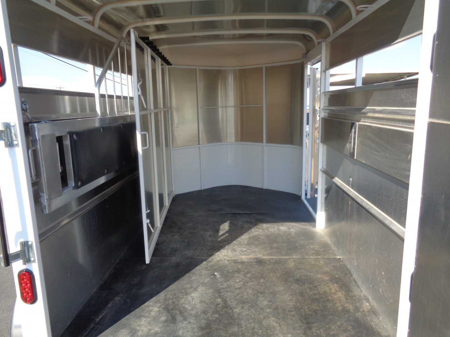 Used 2025 Maverick Trailers * MAV13-2HS * 2 Horse Slant Load Horse Trailer