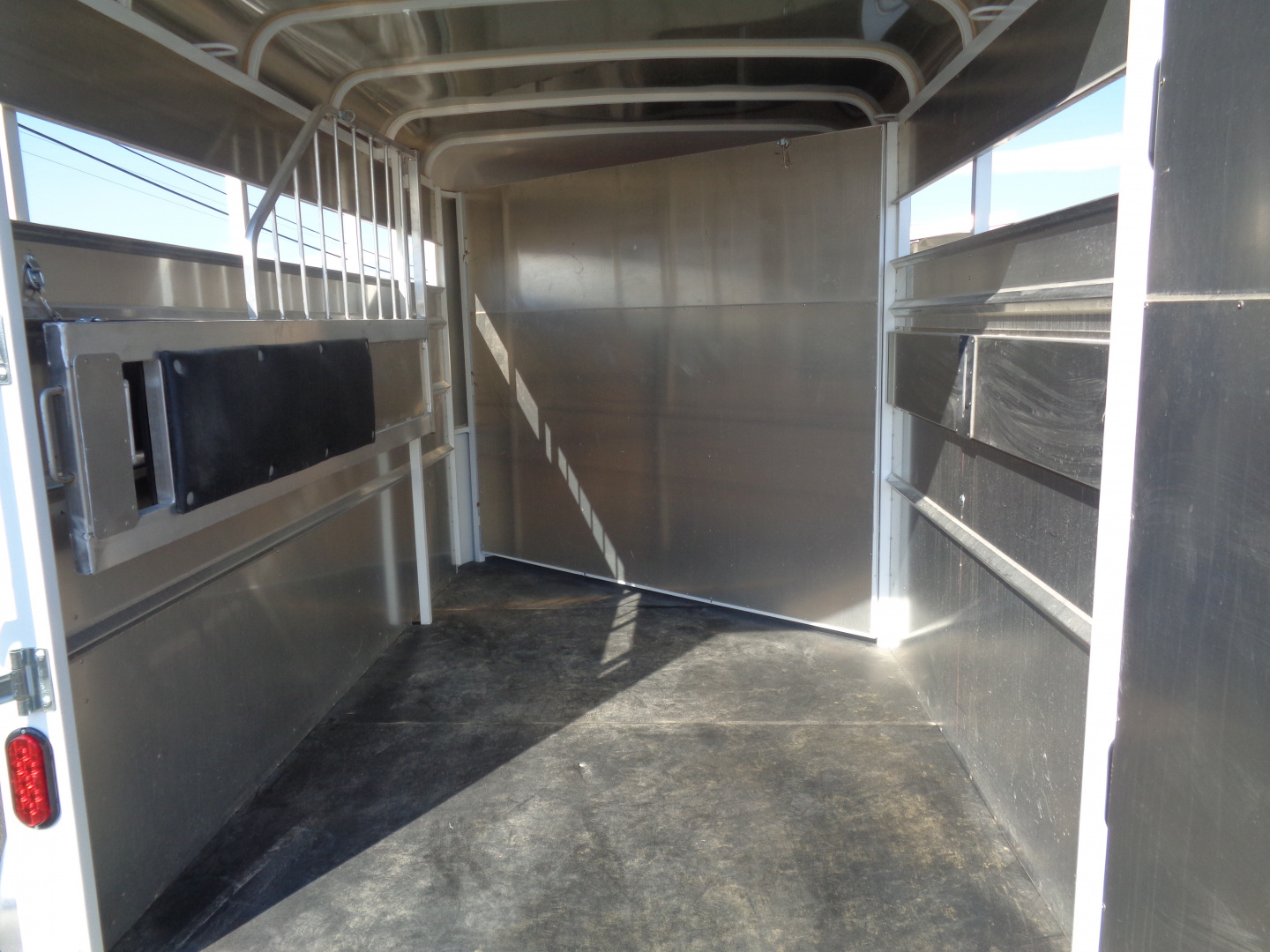 Used 2025 Maverick Trailers * MAV13-2HS * 2 Horse Slant Load Horse Trailer