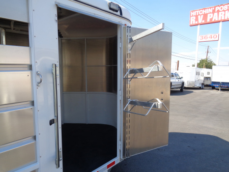 Used 2025 Maverick Trailers * MAV13-2HS * 2 Horse Slant Load Horse Trailer
