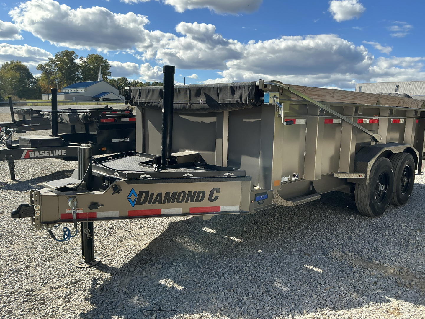 New 2025 Diamond C LPT 207 14’ DUMP TRAILER, PACESETTER EDITION, HYDRAULIC JACK 32” SIDES