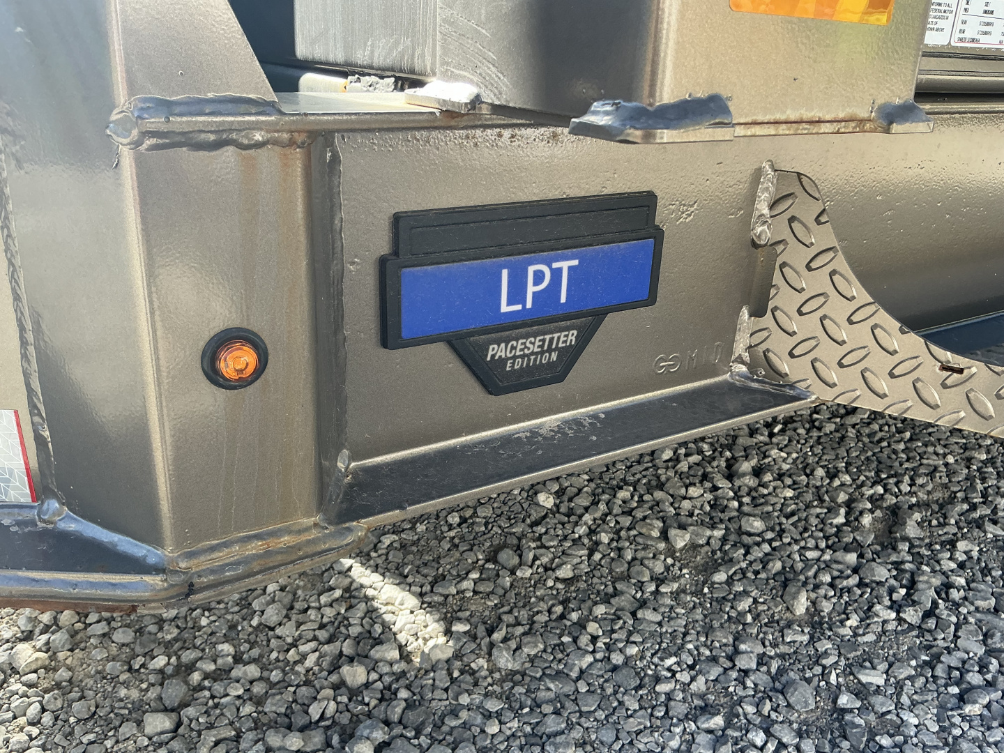 New 2025 Diamond C LPT 207 14’ DUMP TRAILER, PACESETTER EDITION, HYDRAULIC JACK 32” SIDES