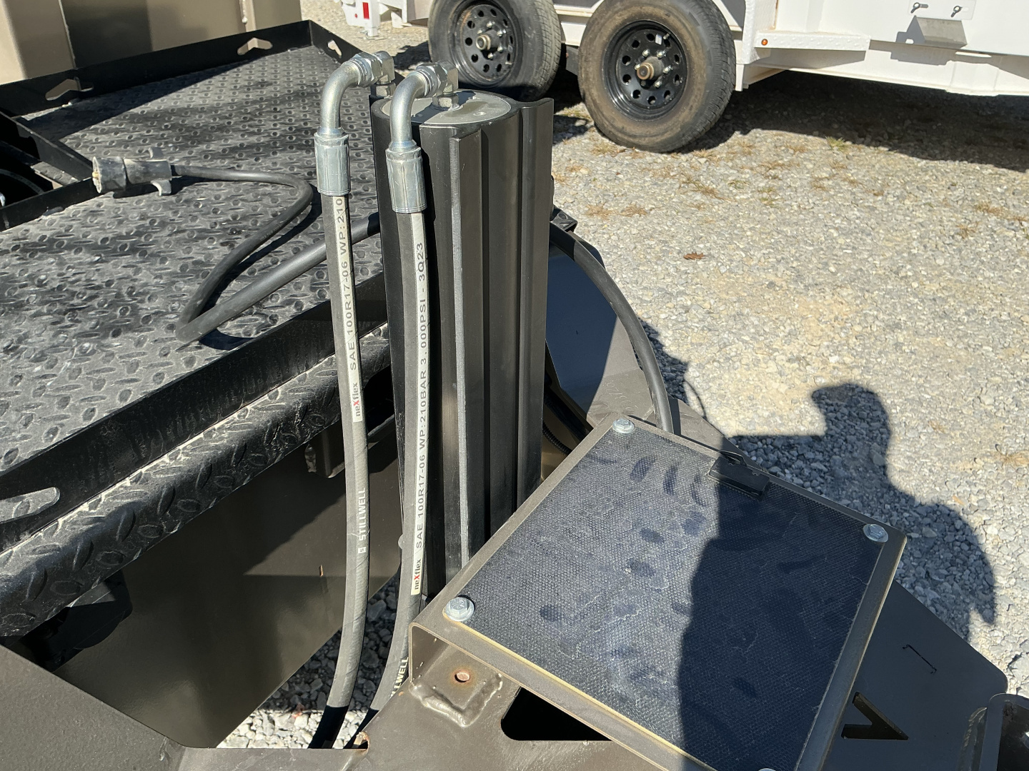 New 2025 Diamond C LPT 207 14’ DUMP TRAILER, PACESETTER EDITION, HYDRAULIC JACK 32” SIDES