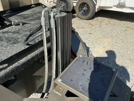 New 2025 Diamond C LPT 207 14’ DUMP TRAILER, PACESETTER EDITION, HYDRAULIC JACK 32” SIDES