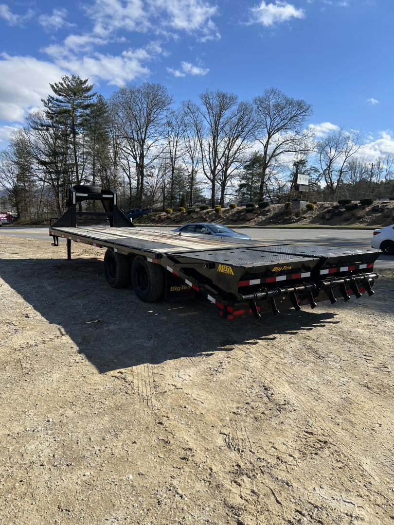 Used 2022 Big Tex Trailers 22GN-20+5 M Gooseneck Equipment Trailer / Mega Ramps / 2-10,000# Electric Brake Axles / Dual Jacks / Very Nice Shape