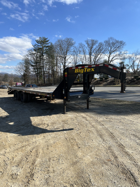 Used 2022 Big Tex Trailers 22GN-20+5 M Gooseneck Equipment Trailer / Mega Ramps / 2-10,000# Electric Brake Axles / Dual Jacks / Very Nice Shape