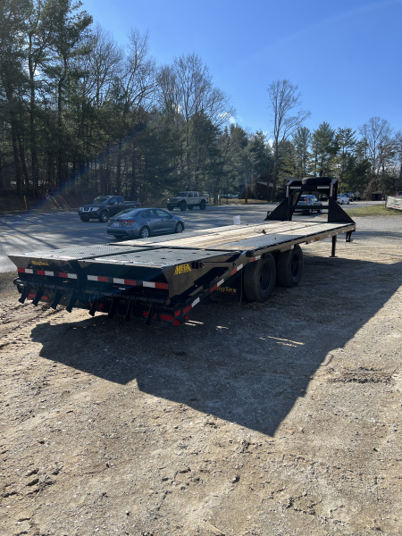 Used 2022 Big Tex Trailers 22GN-20+5 M Gooseneck Equipment Trailer / Mega Ramps / 2-10,000# Electric Brake Axles / Dual Jacks / Very Nice Shape