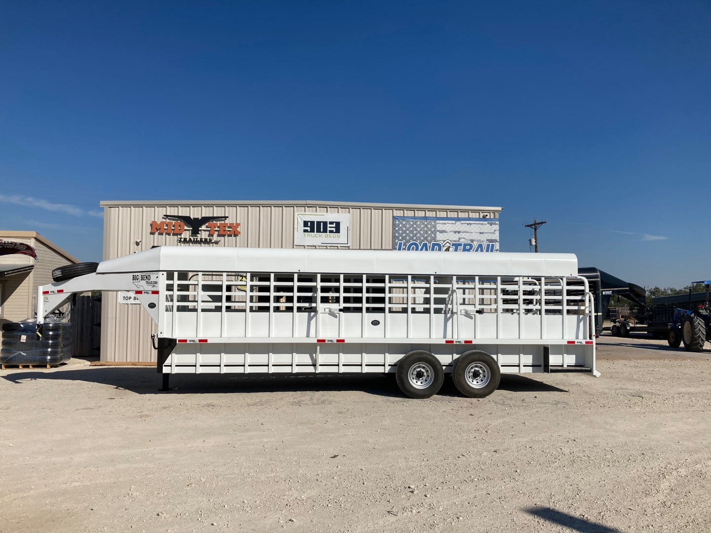 New 2026 Big Bend 24'X6'8" Stock Trailer/ Butterfly Gate