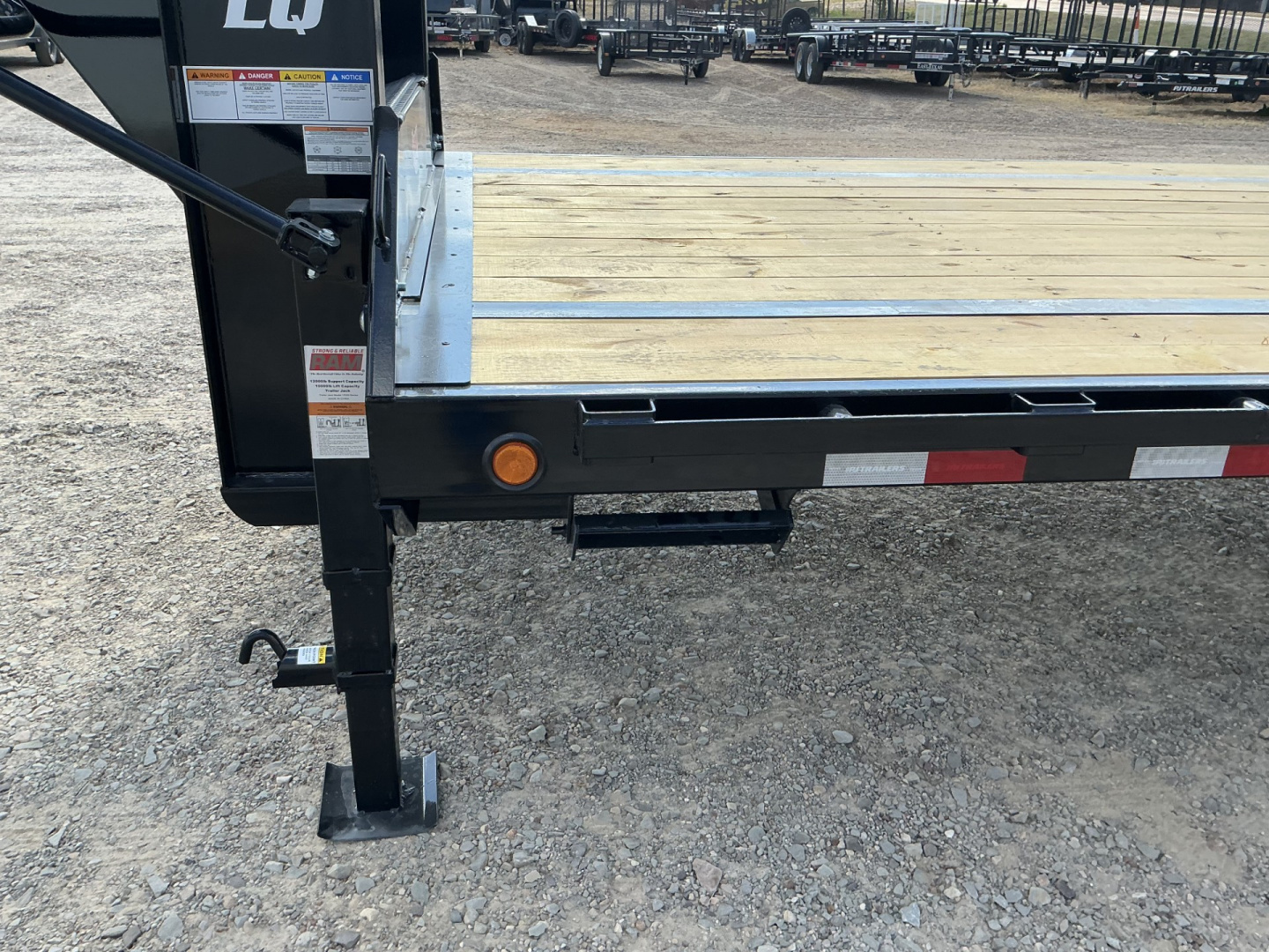 New 2026 PJ 102”x25’ Quest Gooseneck Flatbed w/ Singles – LQ