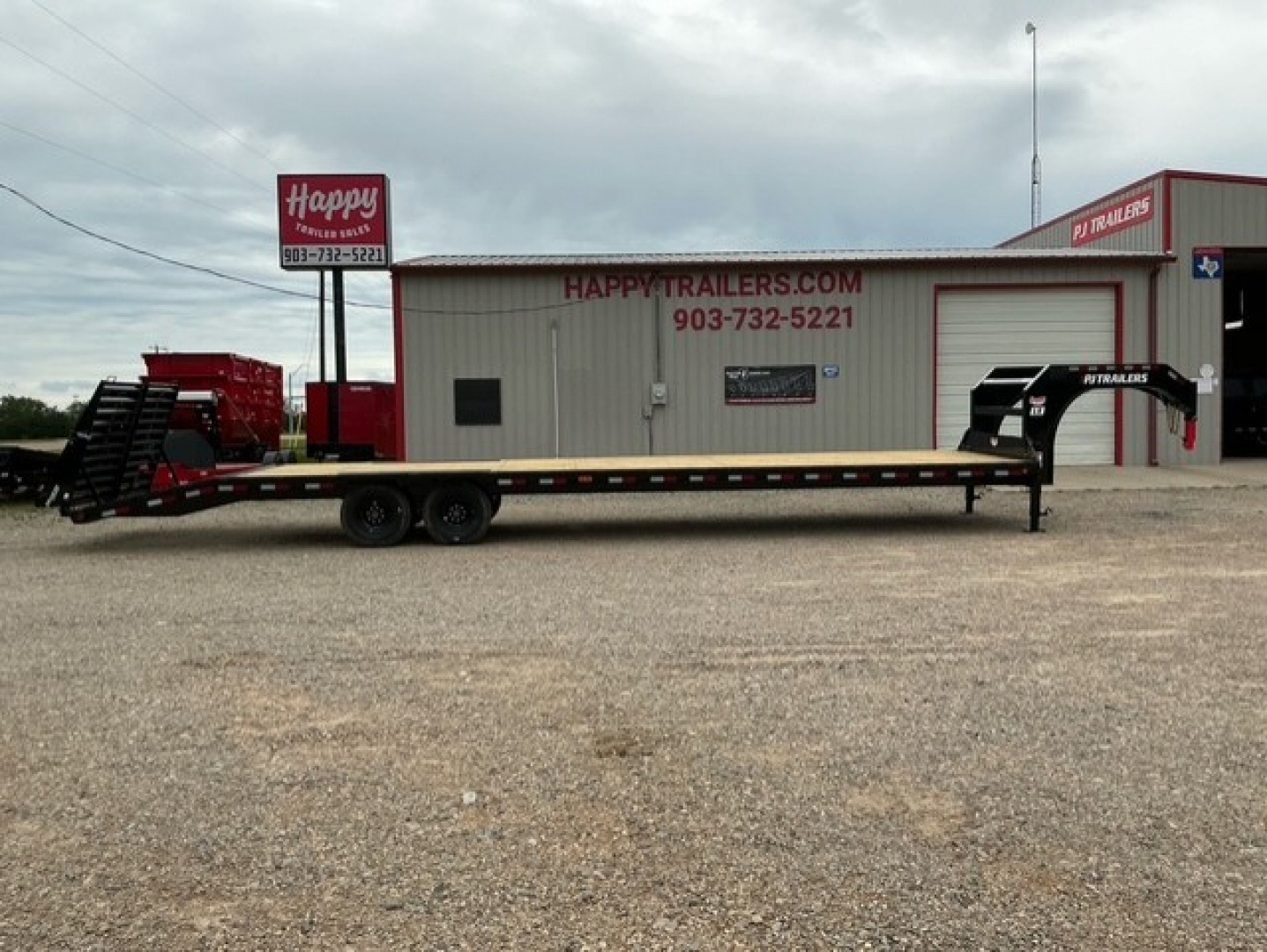 New 2026 PJ 102"x36' GN Low-Pro Flatbed w/ Singles - LX