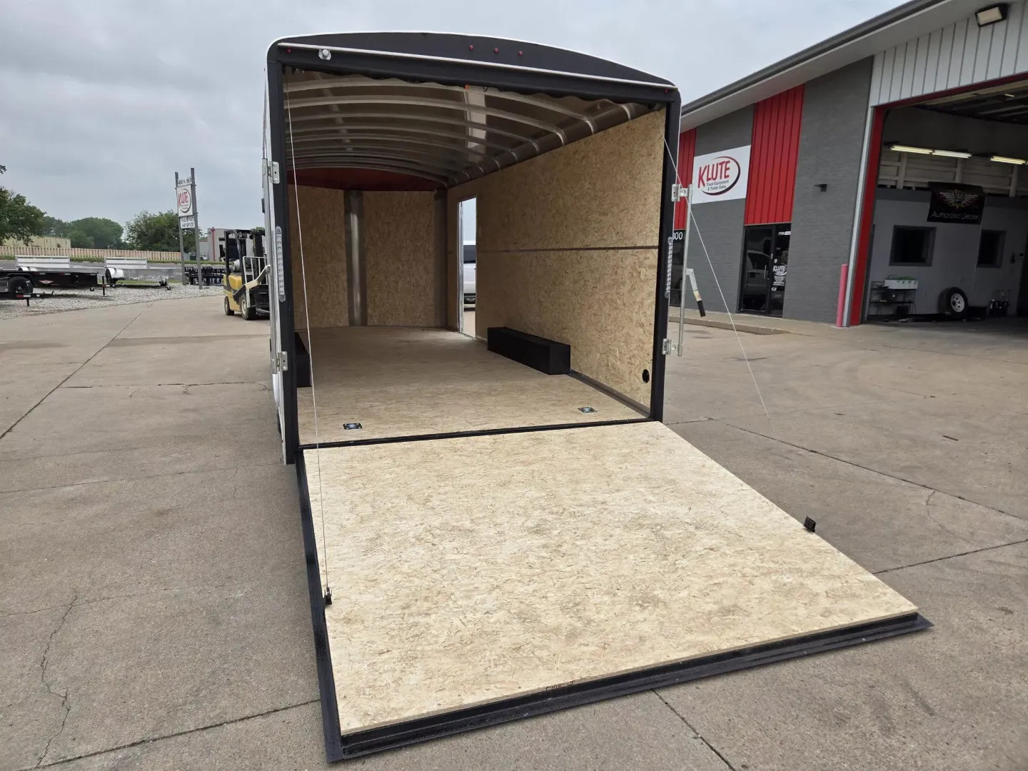 New 2026 H&H Trailers 8.5x20 HH Series Round Top V-Nose Enclosed Car Hauler Trailer 10K Cargo / Enclosed Trailer