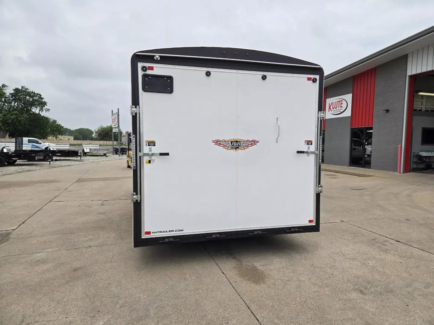 New 2026 H&H Trailers 8.5x20 HH Series Round Top V-Nose Enclosed Car Hauler Trailer 10K Cargo / Enclosed Trailer