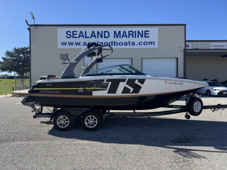 Used 2017 Four Winns 222T Surf Boat