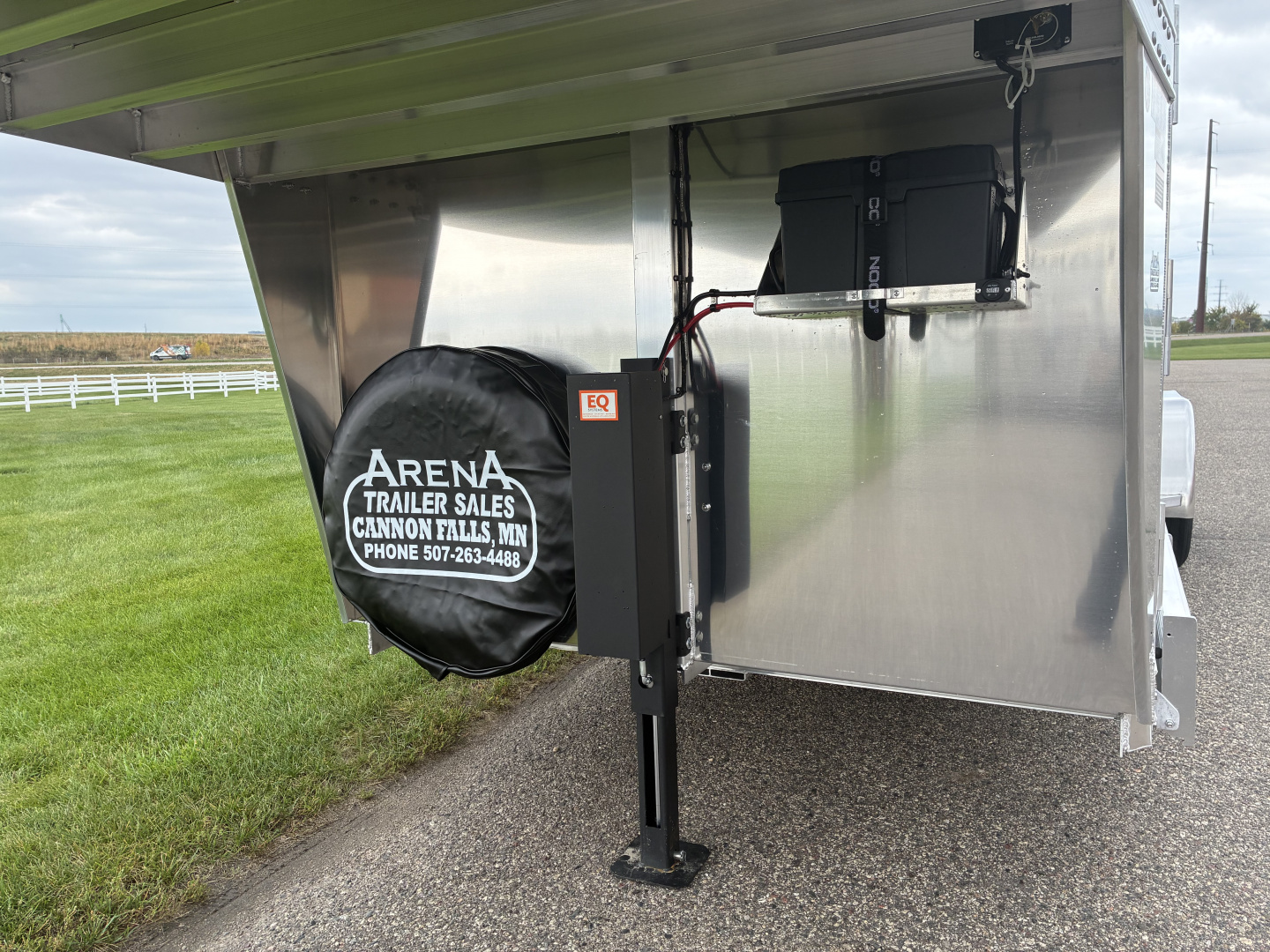 New 2026 4-Star 2H GN Deluxe Straight Load Horse Trailer