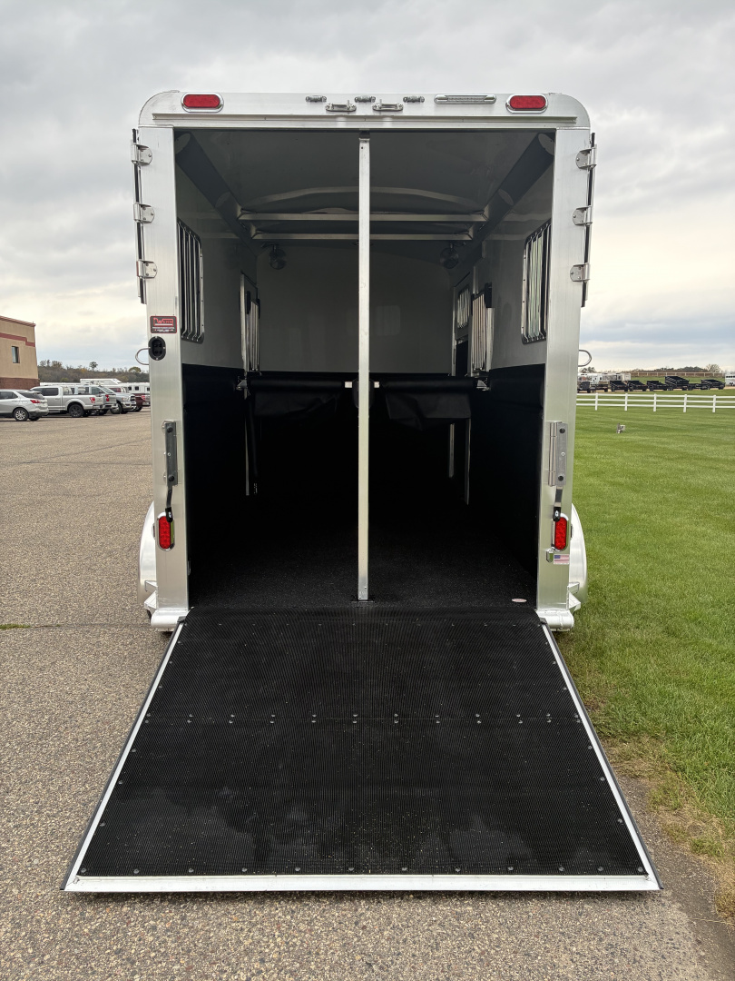 New 2026 4-Star 2H GN Deluxe Straight Load Horse Trailer