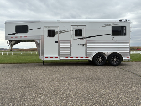 New 2026 4-Star 2H GN Deluxe Straight Load Horse Trailer