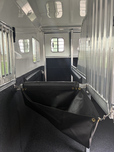 New 2026 4-Star 2H GN Deluxe Straight Load Horse Trailer