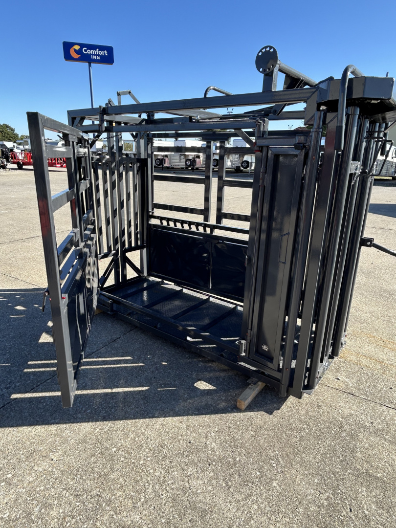 New 2026 Stock Pro Self Catch Cattle Squeeze Chute Livestock Equipment