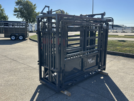 New 2026 Stock Pro Self Catch Cattle Squeeze Chute Livestock Equipment