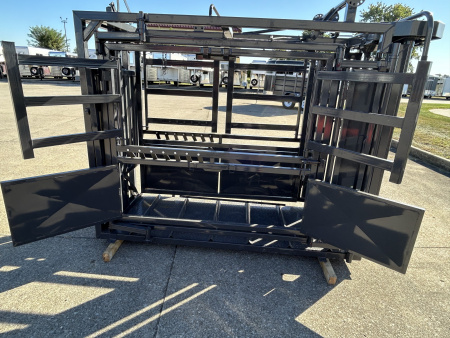 New 2026 Stock Pro Self Catch Cattle Squeeze Chute Livestock Equipment