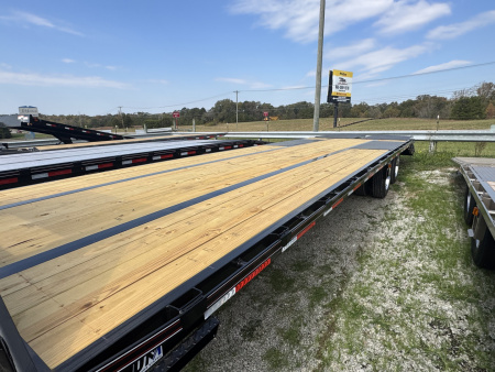 New 2026 Diamond C FMAX212 25+5 Flatbed Trailer, MAX RAMPS, 17.5 WHEEL UPGRADE, ALUMINUM OUTER WHEELS