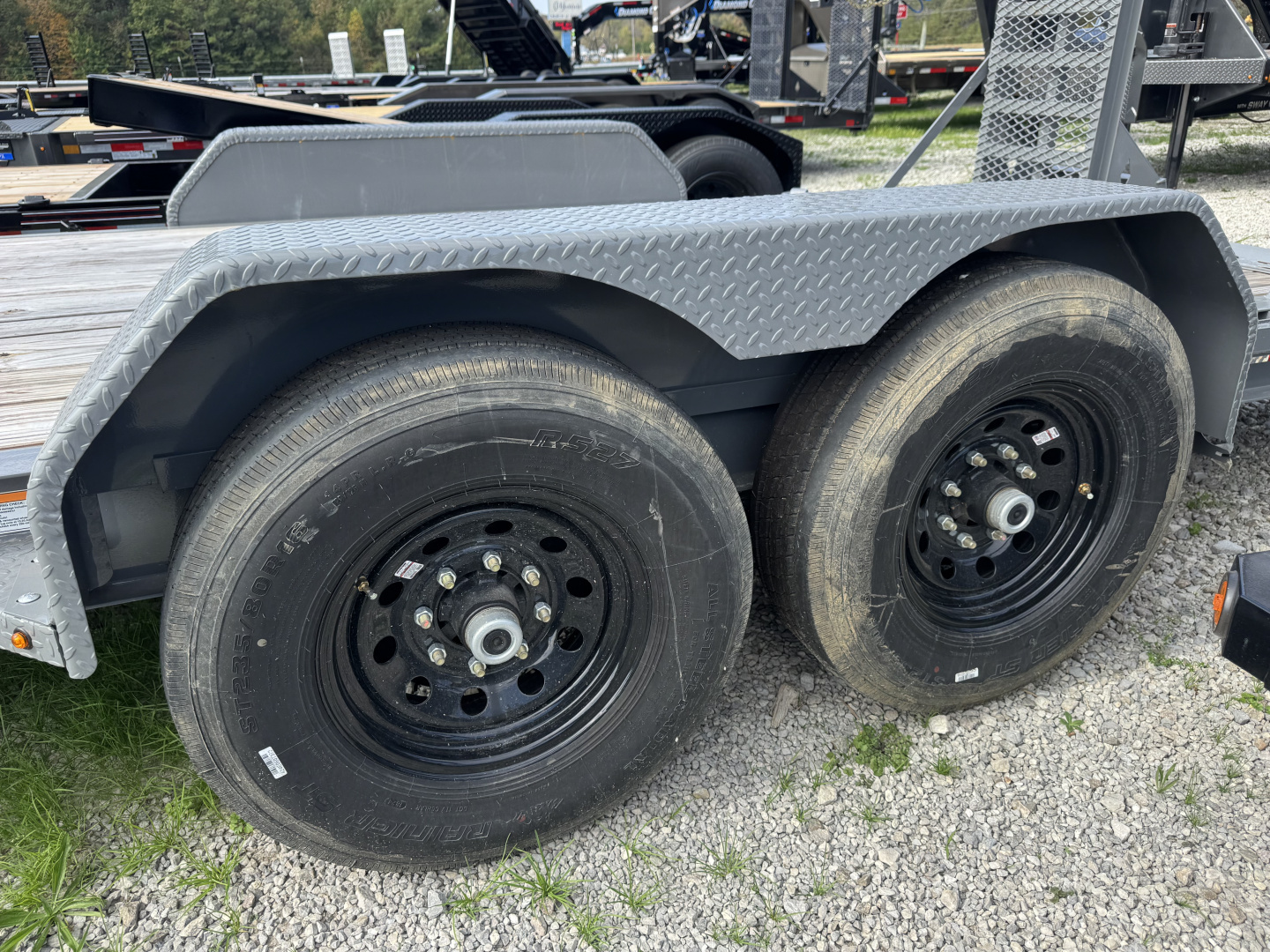 New 2025 Diamond C LPX207 18’ Equipment Trailer, KNEE RAMPS, REMOVABLE FENDERS, SPARE TIRE