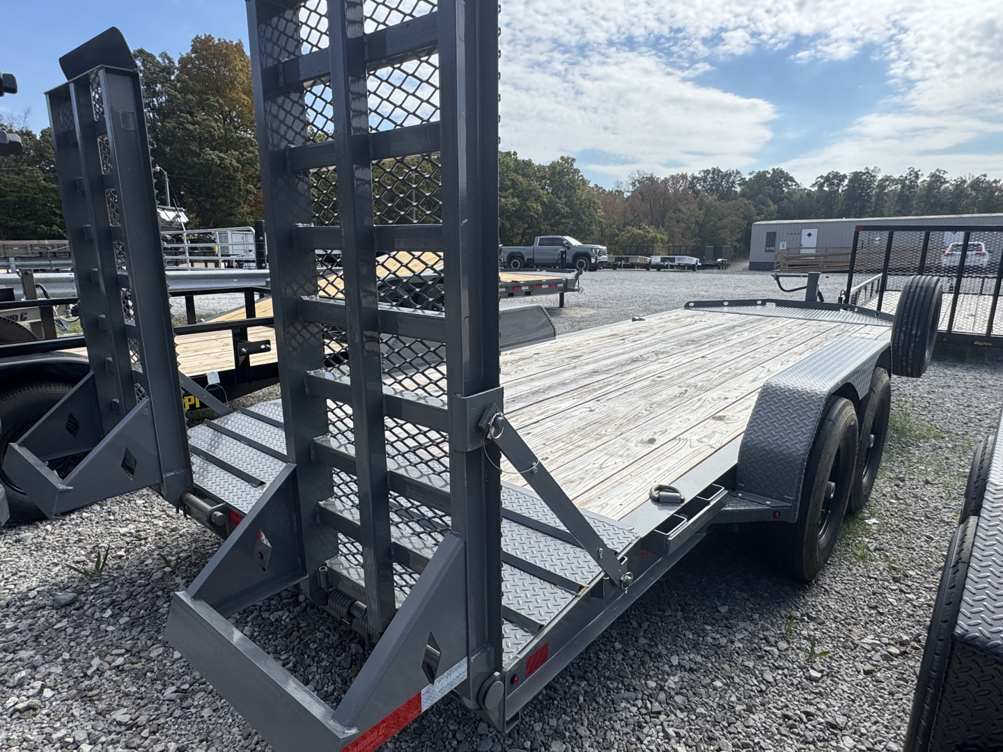 New 2025 Diamond C LPX207 18’ Equipment Trailer, KNEE RAMPS, REMOVABLE FENDERS, SPARE TIRE