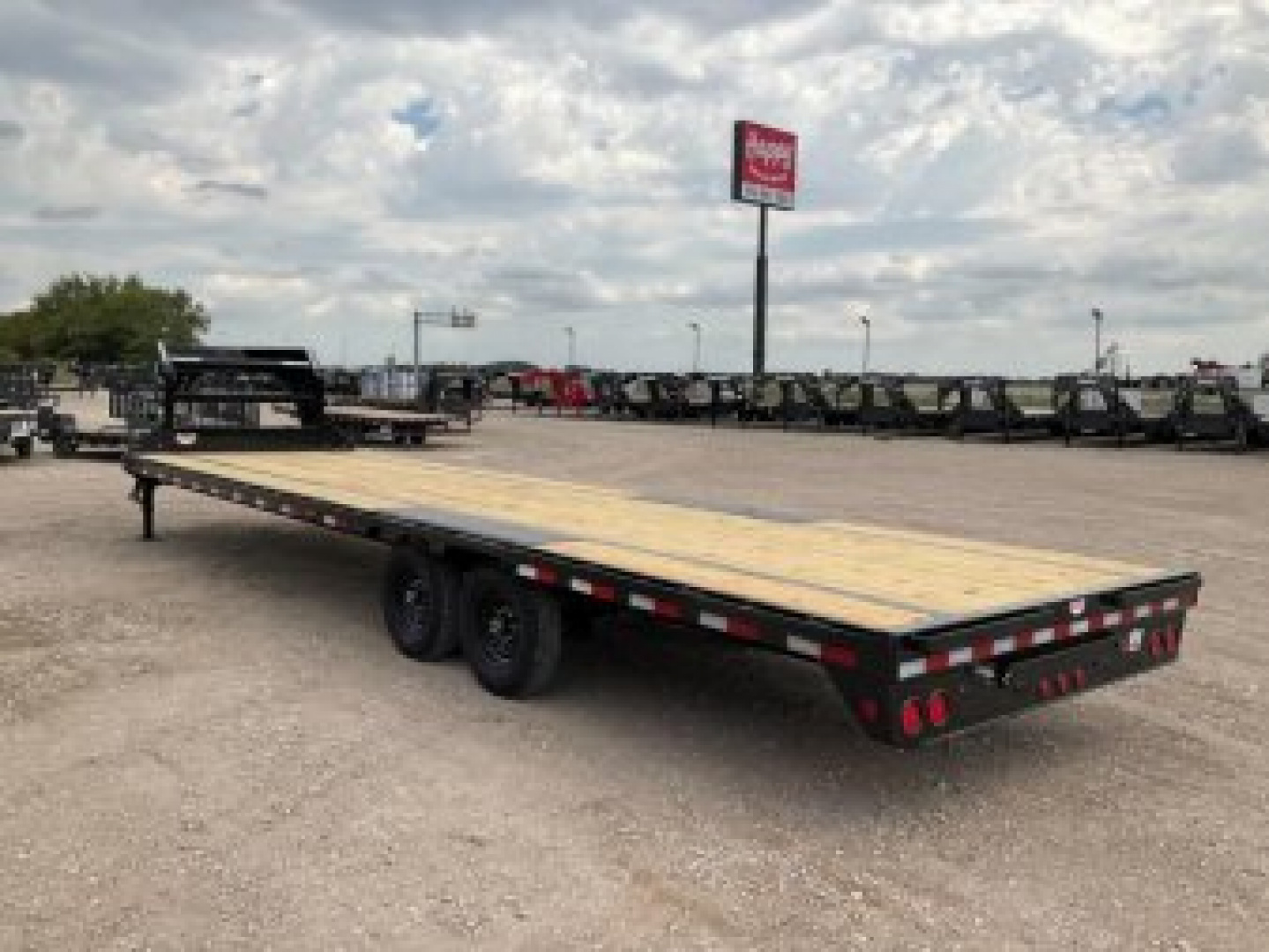 New 2026 PJ 102"x30' GN Low-Pro Flatbed w/ Singles - LS