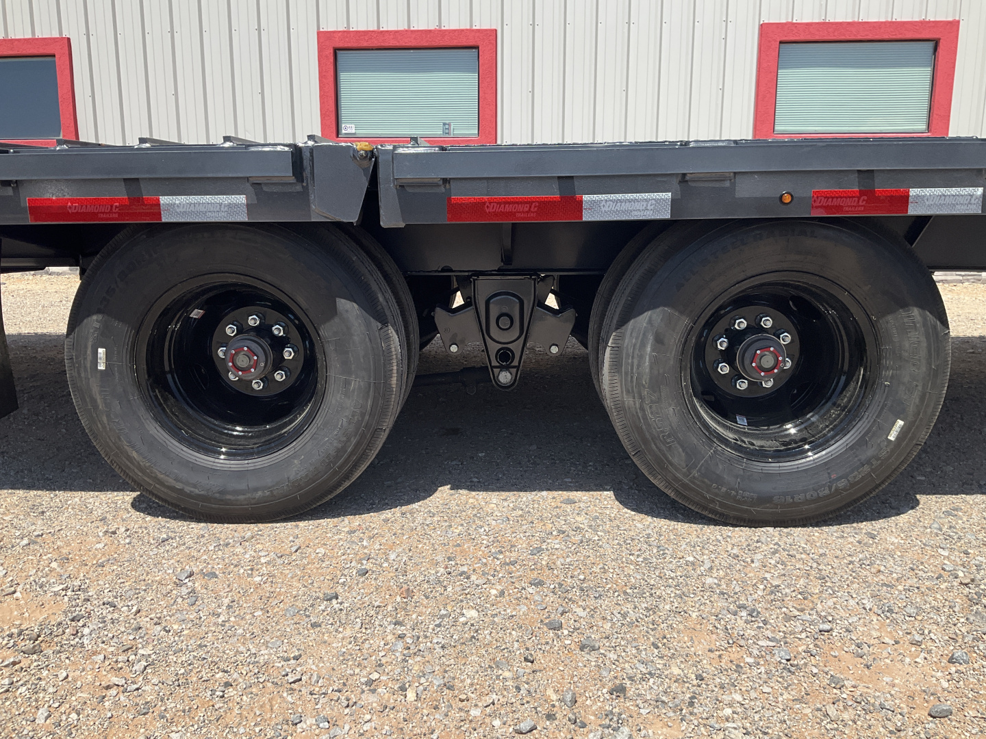 New 2026 Diamond C 102"x35' Engineered Beam FMAX212 w/ Hyd. Dovetail Pacesetter Edition