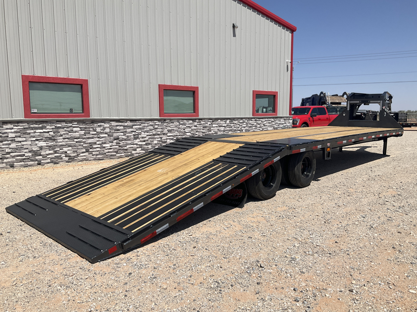 New 2026 Diamond C 102"x35' Engineered Beam FMAX212 w/ Hyd. Dovetail Pacesetter Edition