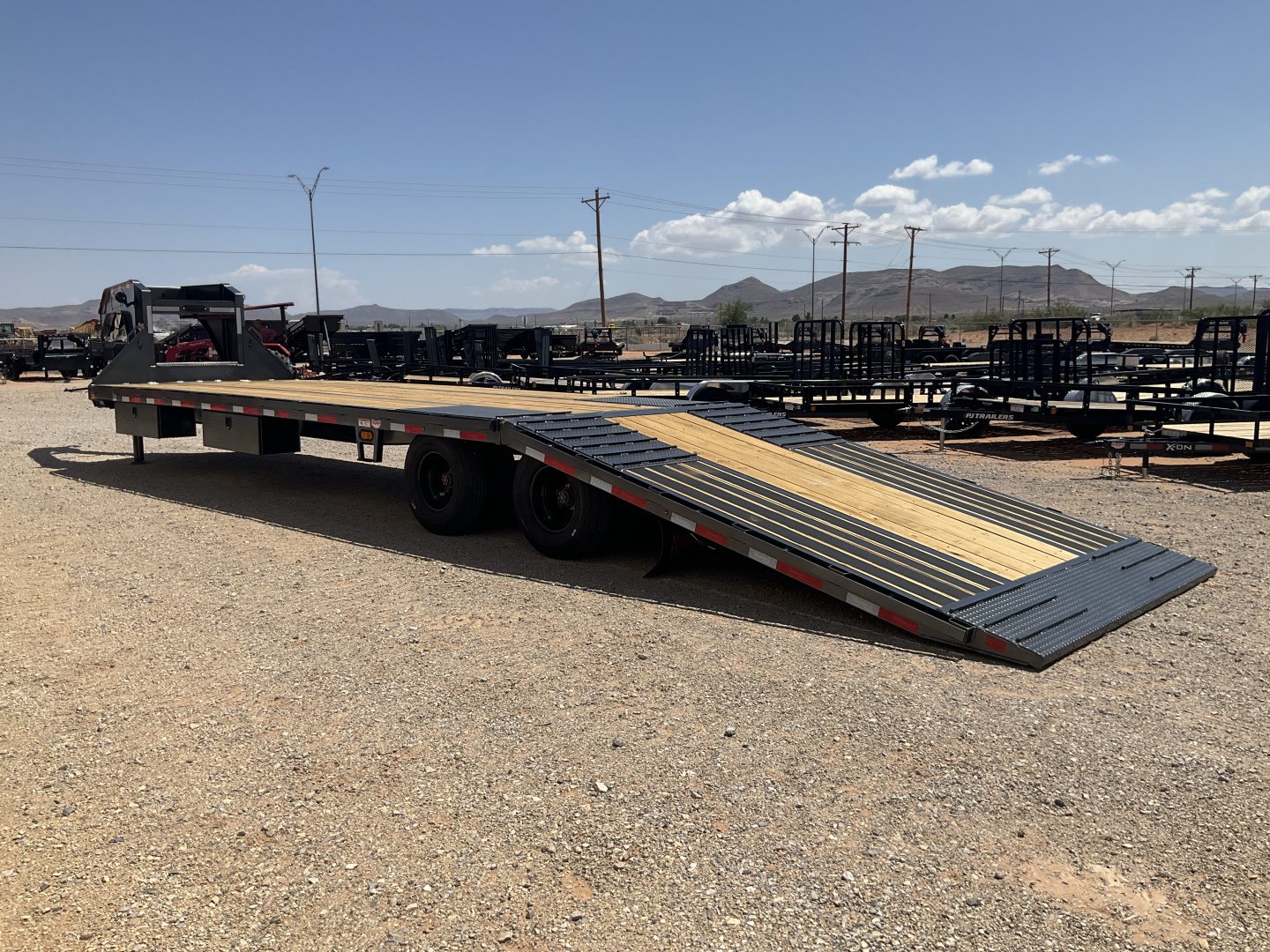 New 2026 Diamond C 102"x35' Engineered Beam FMAX212 w/ Hyd. Dovetail Pacesetter Edition