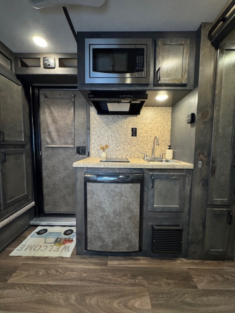 New 2026 Shadow 4H 9' LQ with Slide Horse Trailer