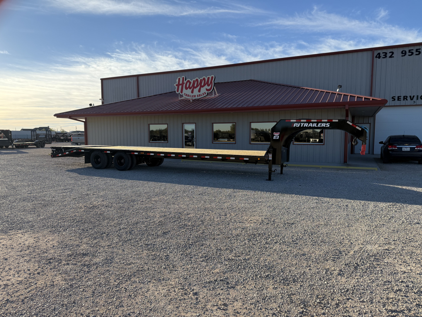 New 2026 PJ 102"x32' GN Low-Pro Flatbed w/ Duals - LD