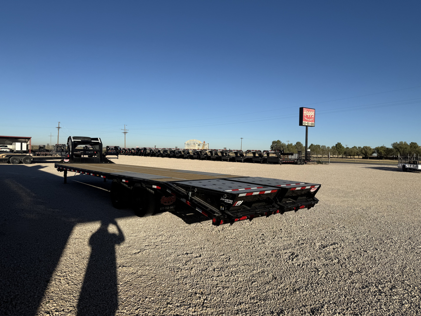 New 2026 PJ 102"x32' GN Low-Pro Flatbed w/ Duals - LD
