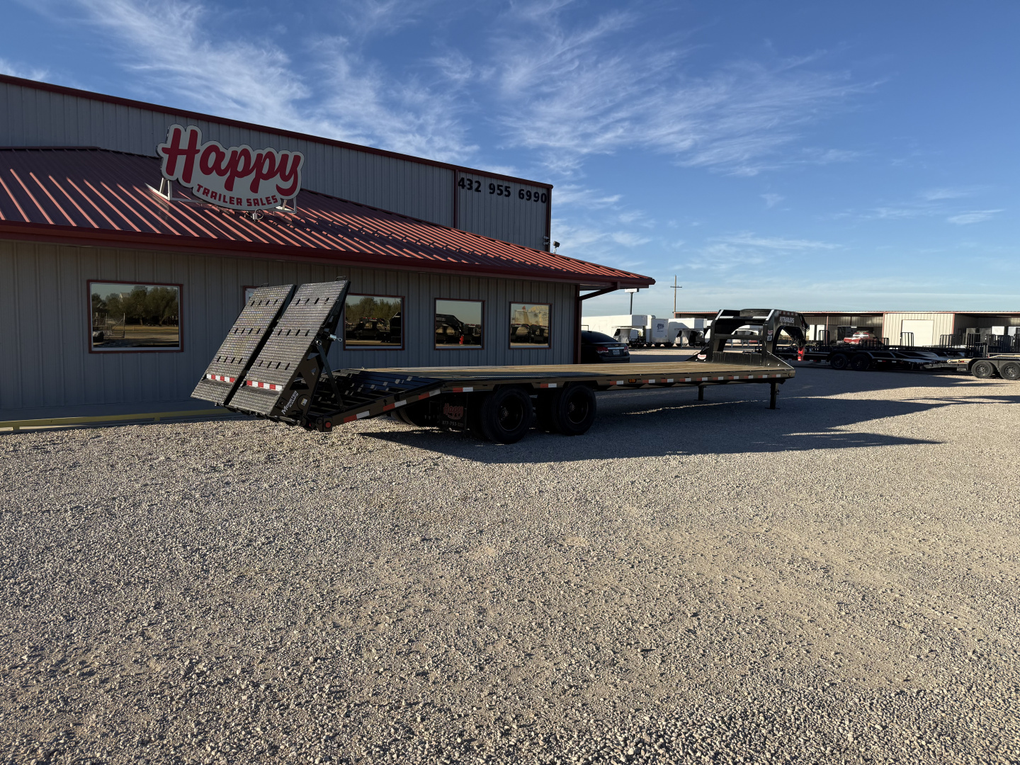 New 2026 PJ 102"x32' GN Low-Pro Flatbed w/ Duals - LD