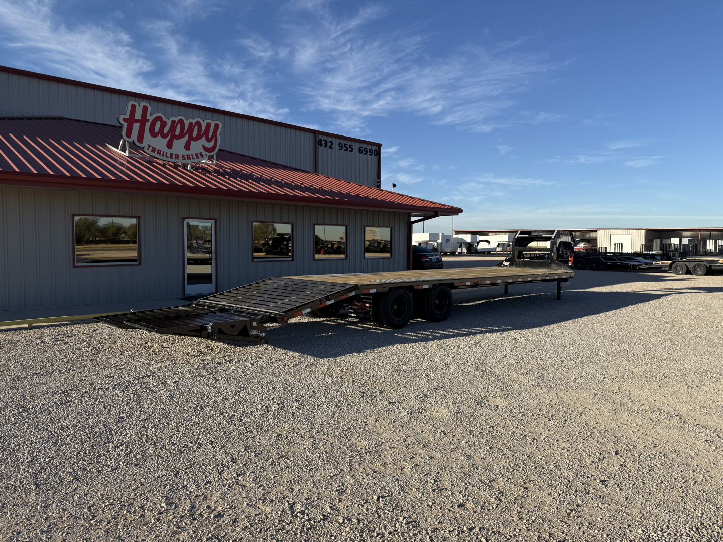 New 2026 PJ 102"x32' GN Low-Pro Flatbed w/ Duals - LD