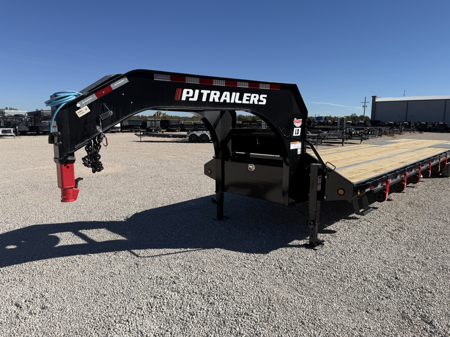 New 2026 PJ 102"x40' GN Low-Pro Flatbed w/ Duals - LD