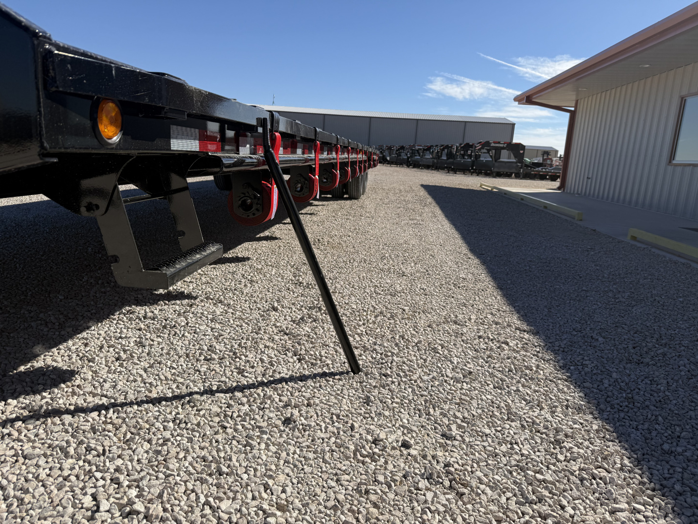 New 2026 PJ 102"x40' GN Low-Pro Flatbed w/ Duals - LD