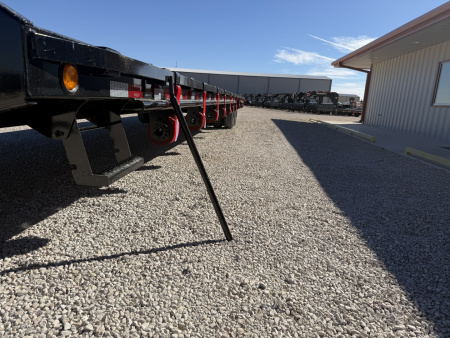 New 2026 PJ 102"x40' GN Low-Pro Flatbed w/ Duals - LD