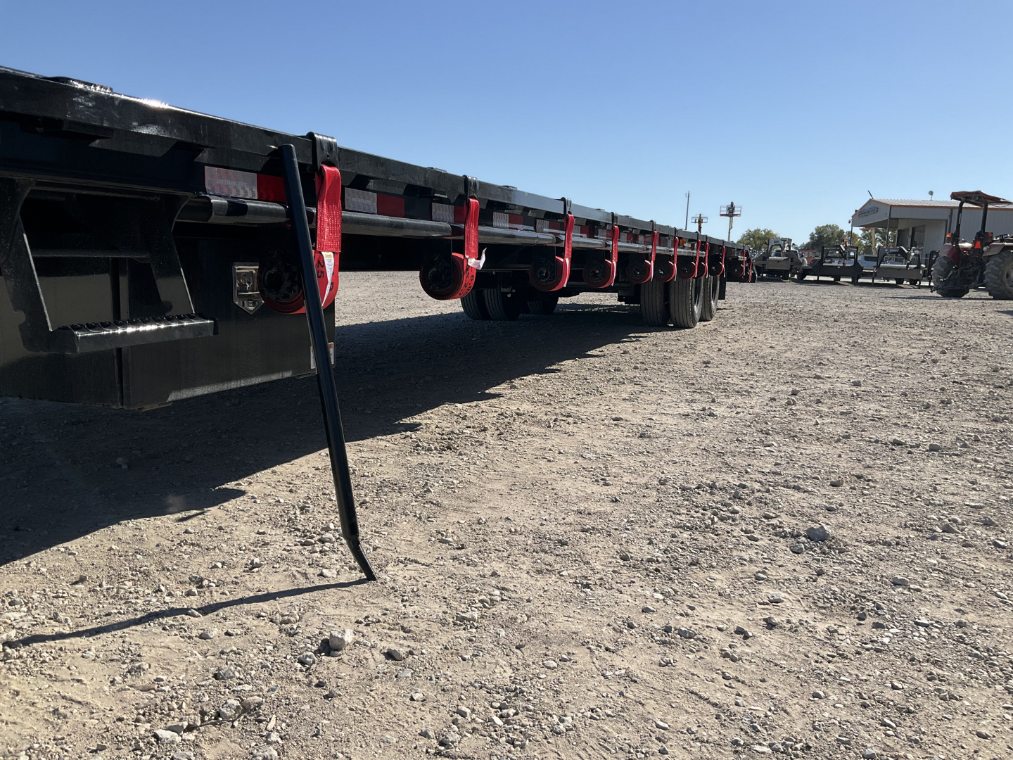 New 2026 PJ 102"x40' GN Low-Pro Air-Ride Flatbed w/ Duals - LD