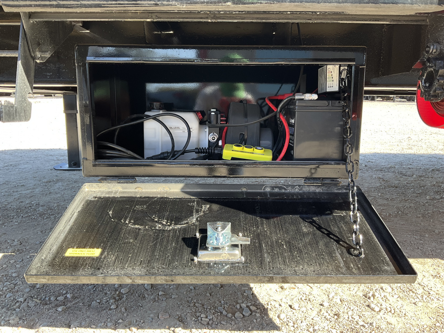 New 2026 PJ 102"x40' GN Low-Pro Air-Ride Flatbed w/ Duals - LD