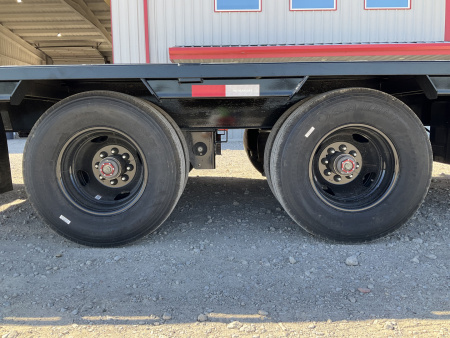 New 2026 PJ 102"x40' GN Low-Pro Air-Ride Flatbed w/ Duals - LD