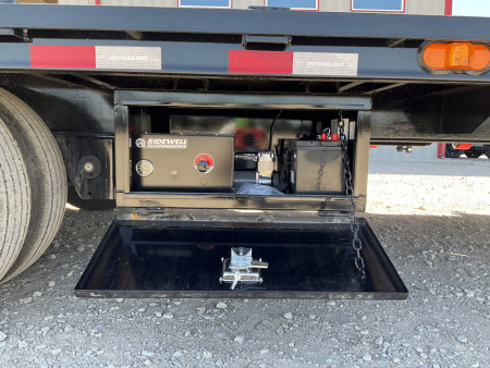 New 2026 PJ 102"x40' GN Low-Pro Air-Ride Flatbed w/ Duals - LD