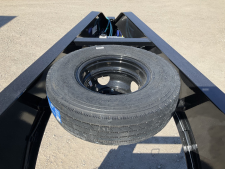 New 2026 PJ 102"x40' GN Low-Pro Air-Ride Flatbed w/ Duals - LD