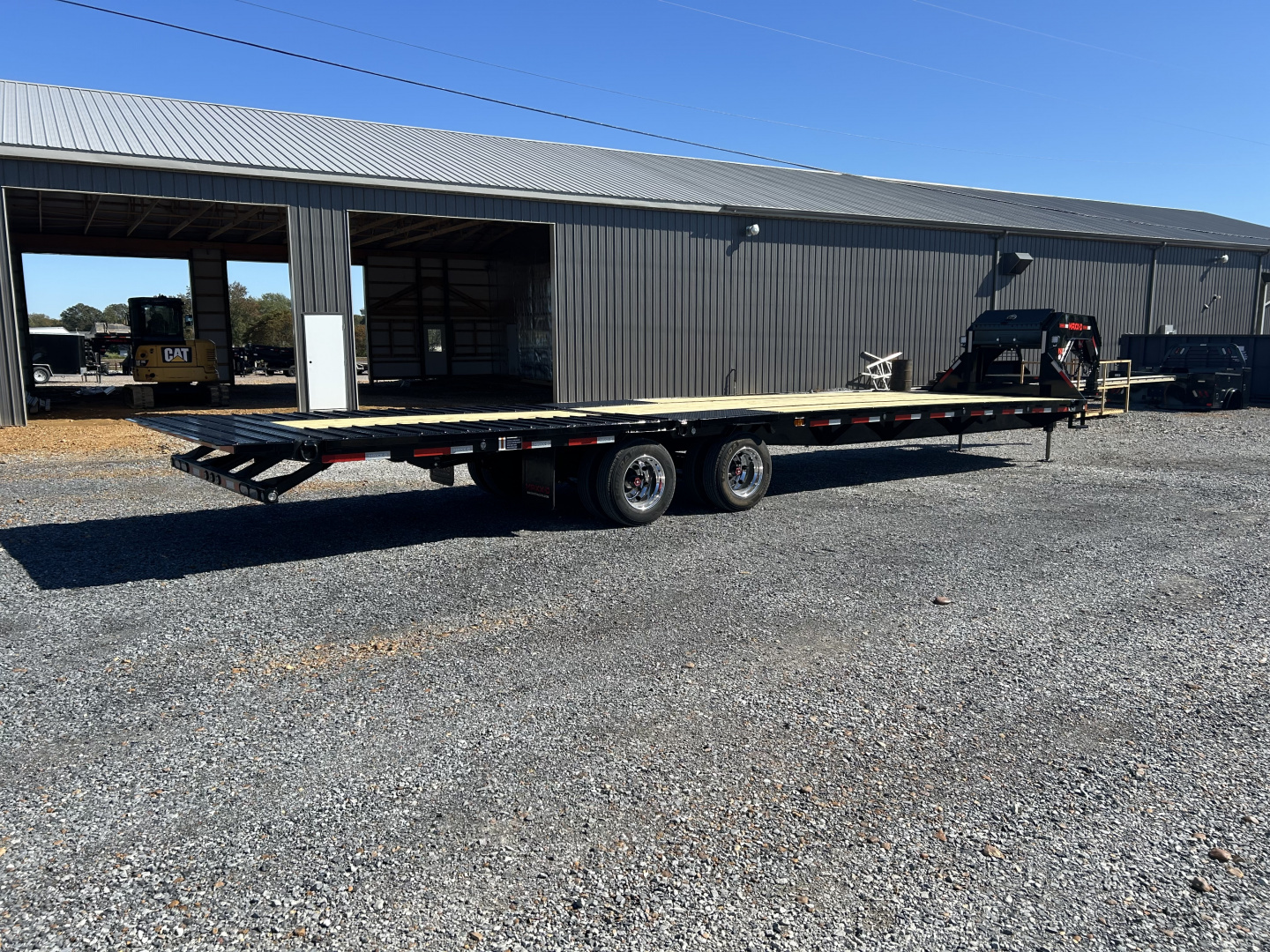 New 2026 MAXXD Hydraulic Dovetail Gooseneck Trailer | 102" x 36' | 40K GVWR