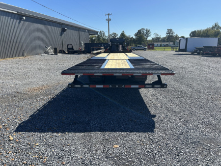 New 2026 MAXXD Hydraulic Dovetail Gooseneck Trailer | 102" x 36' | 40K GVWR