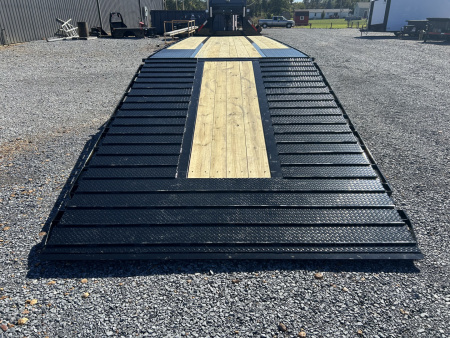 New 2026 MAXXD Hydraulic Dovetail Gooseneck Trailer | 102" x 36' | 40K GVWR
