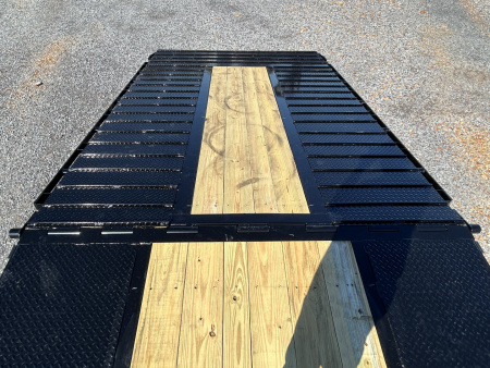 New 2026 MAXXD Hydraulic Dovetail Gooseneck Trailer | 102" x 36' | 40K GVWR