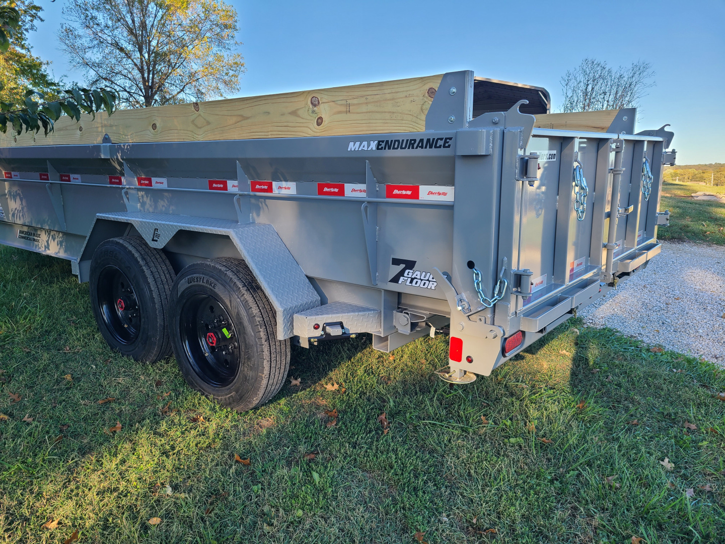 New Liberty 14' SCISSOR DUMP (GVWR 15,400) TARP