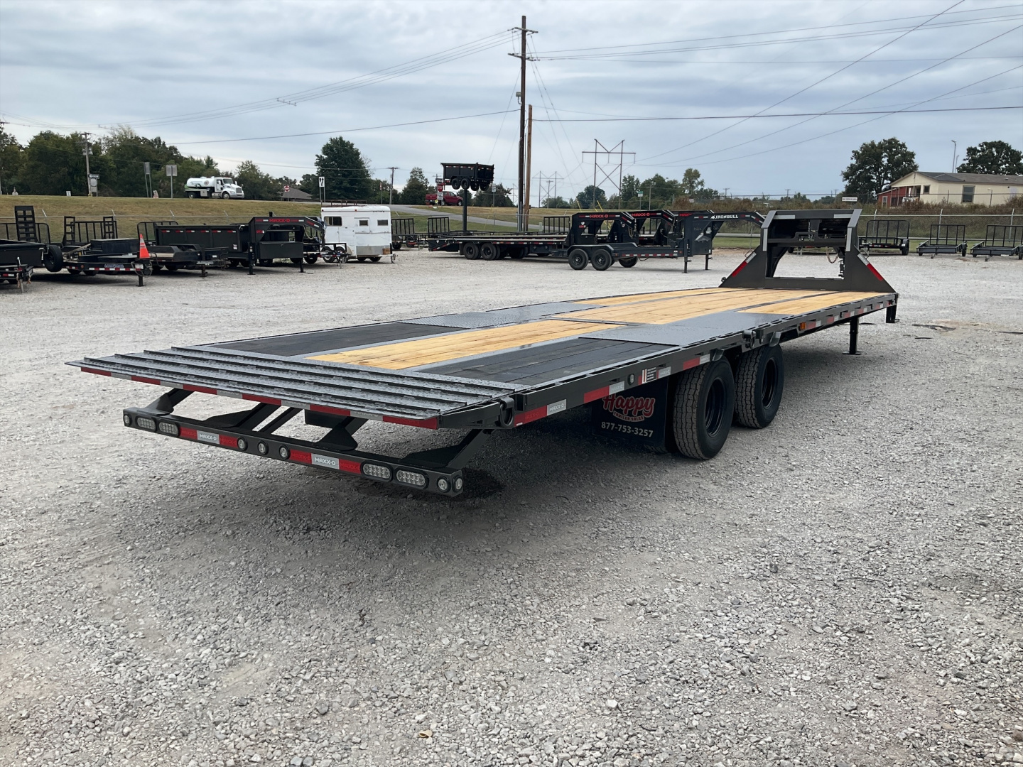 New 2026 MAXX-D 102”x32’ Gooseneck Hydraulic Dovetail Flatbed w/ Duals – YDX
