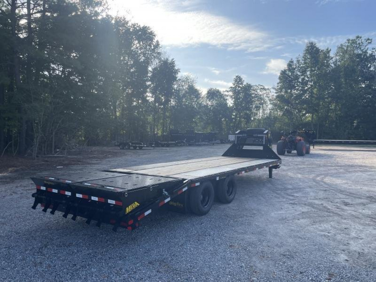 New 2026 Big Tex 20+5 22GN Gooseneck w/ Mega Ramps 23900 GVWR